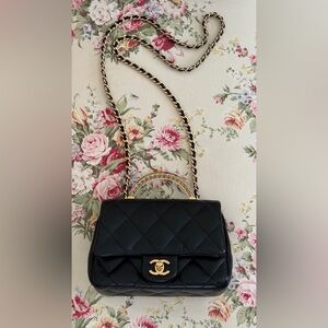 Authentic CHANEL resin top handle Black Quilted over shoulder Gold Chain